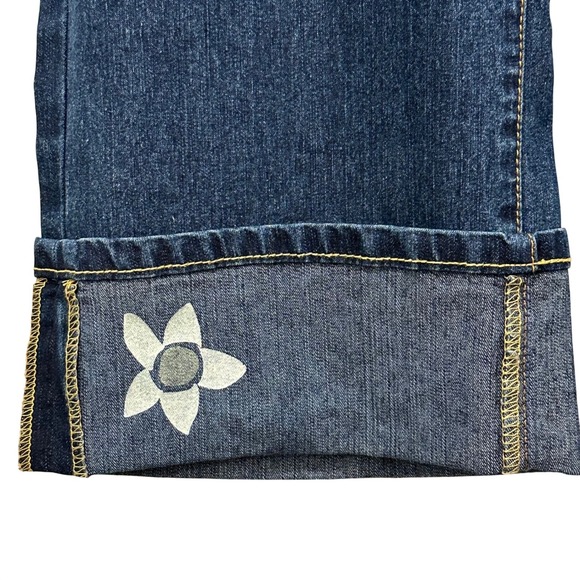 Levi's 528 Women's Curvy Boot Cut Capri Jeans Embellished Floral Stretch Size 19 - Picture 5 of 12